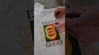 Flocage dun tshirt avec un sticker logo Gucci transfert thermocollant [upl. by Nillad]