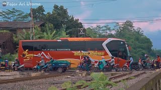 Perlintasan Kereta Api Purwokerto  Sugeng Rahayu Nunggu Bogowonto Lewat [upl. by Kwan]