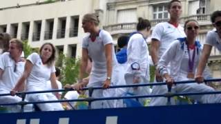 Descente des champsElysées par les médaillés des Jeux Olympiques de Londres 2012 [upl. by Howie617]