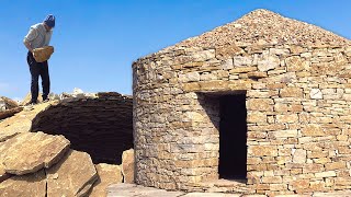 CASA DE PIEDRA en Medio Nivel con Vistas Panorámicas y Terrazas  Obras Ajenas  MEM ARQUITECTOS [upl. by Lleon817]