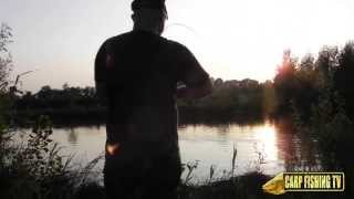 COME PESCARE CARPE A MOSCA  Particolare pesca alla carpa con canna da mosca flyfishing [upl. by Anilrats]