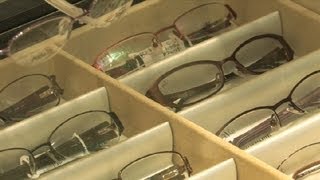 How to Tell the Difference Between a Polycarbonate Lens vs Glass Eyeglass M  Eyeglasses Basics [upl. by Adnirolc39]