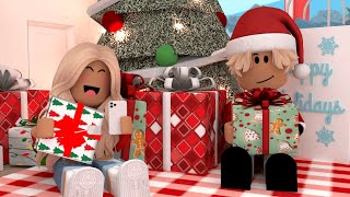 FAMILY CHRISTMAS DAY SPECIAL SANTA CAME  Roblox Bloxburg Family Roleplay  WITH VOICE [upl. by Demetris]