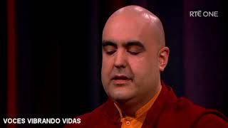 El monje Gelong Thubten enseña una oración  El show de Tommy Tiernan [upl. by Fabrin102]