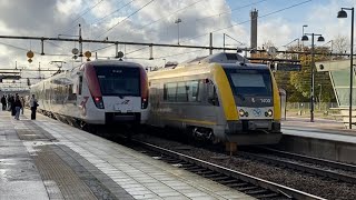 Tåg i Bergslagen ankommer till Hallsberg medan Västtågen avgår mot Örebro [upl. by Ahseenyt]