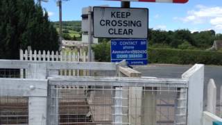 Bucknell Station Level Crossing Shrops 02072017 [upl. by Kabob]