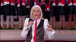 Raffaella Carrà canta quotHappy Xmas War is overquot  Un Natale dOro Zecchino 14122018 [upl. by Adnolohs]