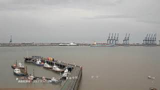 PORT OF FELIXSTOWESUFFOLKUKRIVER ORWELL  NEW HHA WEB CAM VIDEO  VUOKSI MAERSK  OUTBOUND [upl. by Gans]