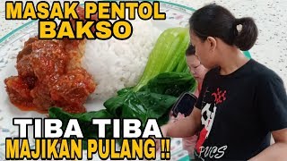 Lagi MASAK PENTOL BAKSO MERCON Tiba Tiba MAJIKAN PULANG [upl. by Nail]