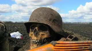 FOUND WWII SOLDIERS NEAR THE NEVA RIVER  WWII METAL DETECTING [upl. by Varick105]