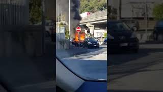 Salerno auto prende fuoco a Fratte  VIDEO [upl. by Ennire]