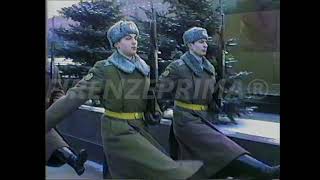 Mosca Ore 1600 Il cambio della guardia al mausoleo di Lenin  1988 [upl. by Imotas333]