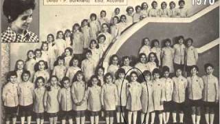 O MEIN PAPA Piccolo Coro dellAntoniano  solista Cristina DAvena  1970wmv [upl. by Neellek]