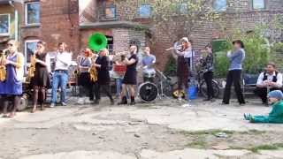 Brassbanditen Leipzig  live  Gieszer 16 in Plagwitz 2014 [upl. by Petracca856]