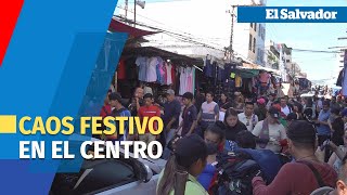 Caos festivo en el centro salvadoreños realizan últimas compras antes de Navidad [upl. by Aldredge172]