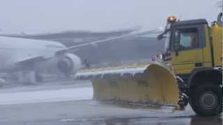 Aéroports de Paris mobilisé face à la neige [upl. by Halvaard]