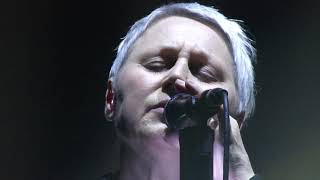 Massive Attack avec Elizabeth Fraser  Teardrop  Paris Zenith 2019 11 fév [upl. by Htirehc6]