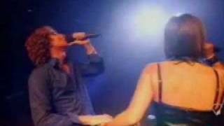 David Bisbal y Chenoa quotEscondidosquot Gira Operacion Triunfo 02062002 [upl. by Icart153]