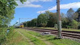 VIRM 4 9573 geelneus komt aan op station Heerhugowaard [upl. by Miehar]