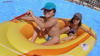 VACANCES à LA PLAGE et GROSSE SURPRISE pour LES ENFANTS  Démo Jouets [upl. by Neumann71]