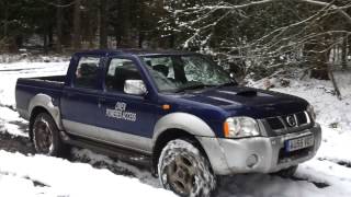 Driving off road in the snow with the D22 Navara [upl. by Berthold55]