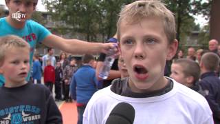 Edes schoolplein opgesierd door werk Johan Cruijff EDE TV Nieuws 29092014 [upl. by Koppel57]