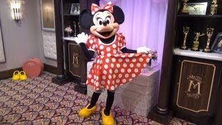 Dress Up Minnie Mouse In Sparkle and Spin Fashion Bowtique [upl. by Yahsan288]