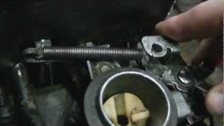 How a Briggs and Stratton Push Mower engine governorthrottle linkage is set up and how it works [upl. by Seek]