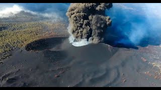 During an eruption the La Palma airport is doubly dangerous to land  La Palma  Canary Islands [upl. by Gustie]