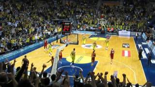 Jan Vesely cimboma smaçları basar tezahüratlar eşliğinde faulleri sokar [upl. by Heigho]