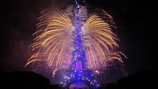 La Fête nationale française  Paris  Tour Eiffel  14 juillet 2017 Feu dartifice [upl. by Miehar]