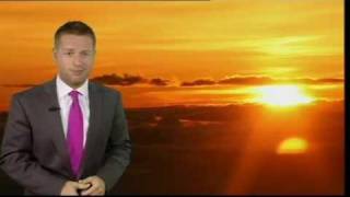 Tomasz Schafernaker unplugs BBC News 160809 [upl. by Imik618]