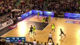 Buzzerbeater David Holston mit dem Buzzerbeater zum Sieg [upl. by Iolande72]