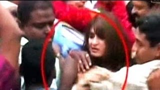 Sunanda Tharoor trapped harassed by crowd at airport [upl. by Mariken457]