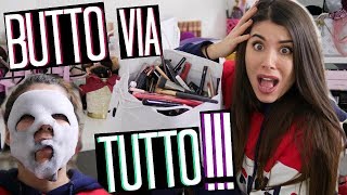 MEGA DECLUTTERING TRUCCHI 2019😱BUTTO VIA TUTTO e RIORDINO LA CAMERA CON VOI  Adriana Spink [upl. by Noret]