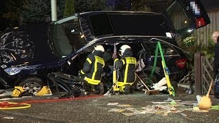 Spektakulärer Unfall in Kassel  Modernste Autotechnik erschwerte die Rettung 22102013 [upl. by Matland272]