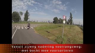 Afslaan met motor op kruispunten [upl. by Evans]