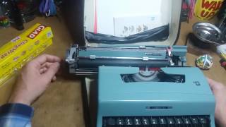 Olivetti Lettera 32 typewriter shipping tips [upl. by Ahcsrop]