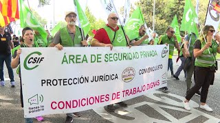 Miles de funcionarios se manifiestan pidiendo una subida salarial justa acorde al IPC [upl. by Neira151]