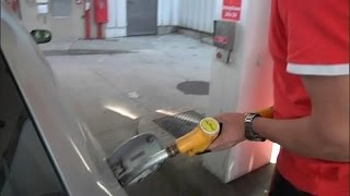 Le prix des carburants au plus bas depuis 2010 [upl. by Haliak472]