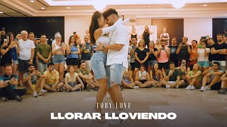 Luis y Andrea  Llorar lloviendo 🎙 Toby Love 📍Madrid 2022 [upl. by Aranat]