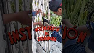 Instalación de cerradura en puerta peatonal [upl. by Galvan]