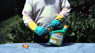 Roundup Pull amp Spray Ready to Use  Video  Roundup Weedkiller [upl. by Dougal]