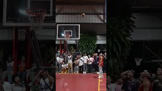 Bebote le hizo esto a un NBA🤯 basketball barea highlights streetball [upl. by Ailemac]