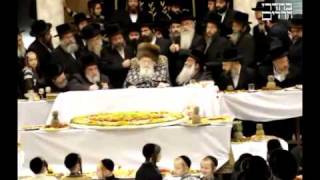 Viznitz Rebbe at TquotU Bishvat Tish First Time in Shul Since Hospitalised [upl. by Narda]