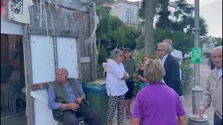 Ischia Tensioni e polemiche con i terremotati al Majo per la rimozione della baracca degli sfollati [upl. by Nalyd342]