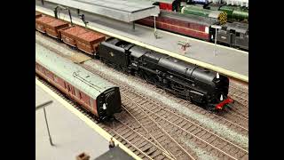 Bachmann 9f 92066 modified as Consett air braked iron ore loco amp KR models Consett Hoppers 00 gauge [upl. by Esylle]