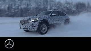 MercedesBenz EQC im Wintertest bei 35°C auf schwedischen Eispisten [upl. by Urbano]