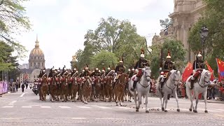 President Xi heads to Elysee Palace escorted by cavalrymen and motorcade [upl. by Anceline54]