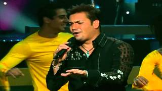 Victor Manuelle  La Vida Es Un Carnaval Homenaje a Celia Cruz En HD [upl. by Ernestine]